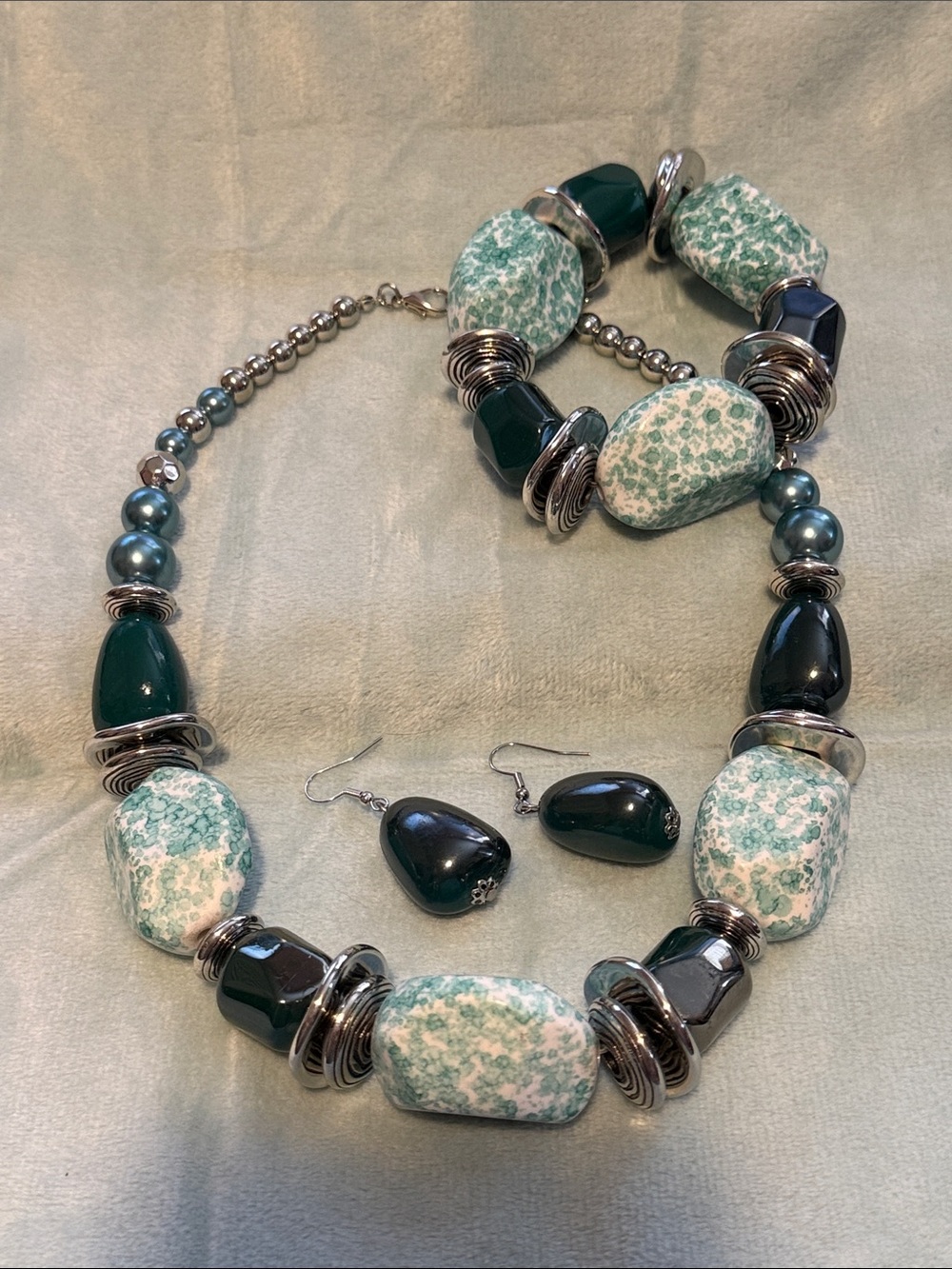 Paparazzi “In Good Glazes” Green Chunky Necklace & “Glaze of Glory” Bracelet Set